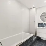 Bright & Quiet 3Br With Balconies In Paris 11Th