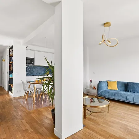 Bright & Quiet 3br With Balconies In 11th Parigi