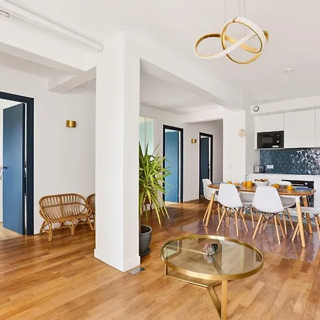 Bright & Quiet 3br With Balconies In 11th * Parigi