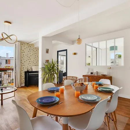 Bright & Quiet 3br With Balconies In 11th * Parigi
